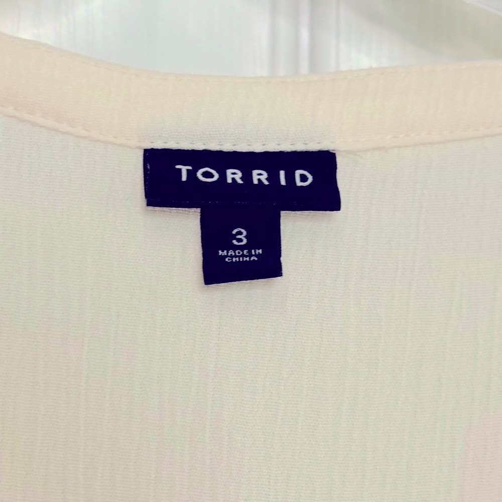 Torrid Crinkle Cream Fluttery Sleeves Blouse Size 3X - Picture 11 of 11